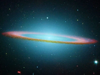 Galaxie M104 (Sombrero) en lumière infrarouge