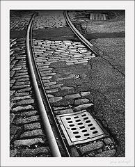 Grates and Rails par Your Guide