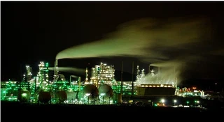 Irving Oil refinery par TheProgrammerAnalyst sur Flickr