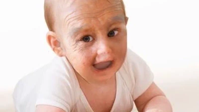 Pourquoi les bébés sont plus jeunes que leurs parents featured image