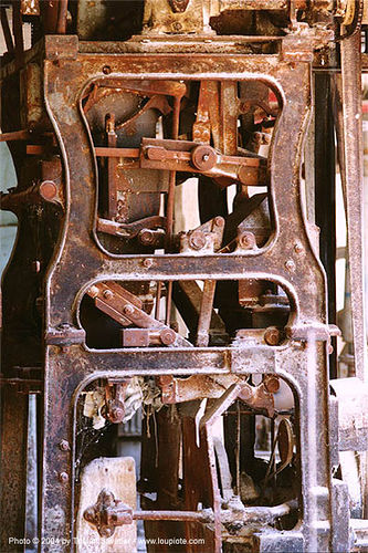 grands moulins de paris - machine-rouillee