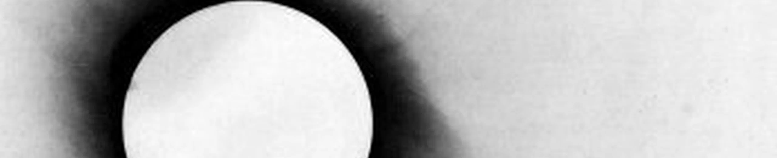 La flexion de la lumière mesurée par Eddington aurait-elle pu être due à la réfraction de l'atmosphère solaire, plutôt qu'à la gravité ?